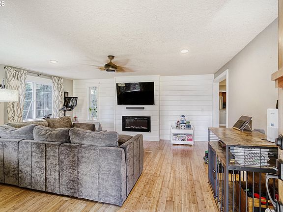 4th image of 5745 SW Old Scholls Ferry Rd