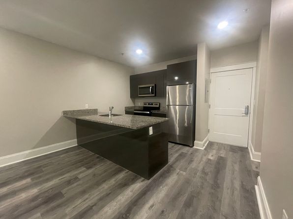 350 Pleasant St #250