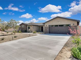 13823 Wawona Rd, Apple Valley, CA 92307