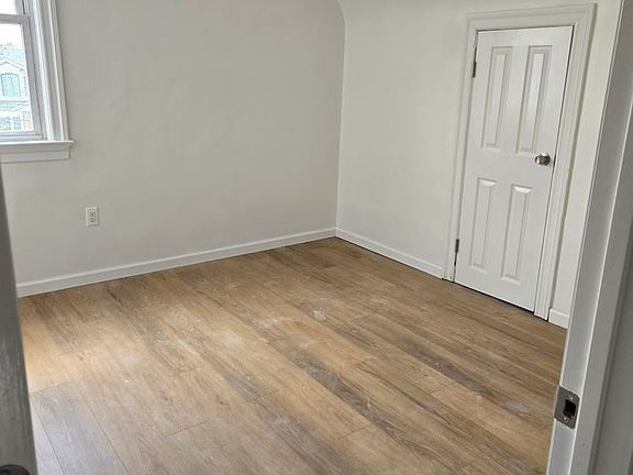 4th image of 39 Austin Ave #3