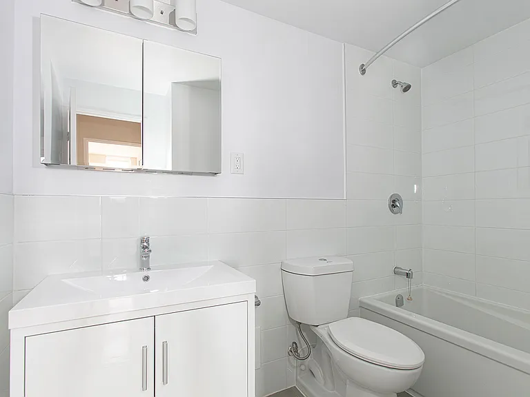 666 Spadina Ave — Photo 28