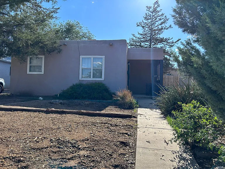 1237 Princeton Dr NE — Photo 1