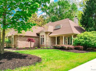 8487 Sherwood Dr, Grosse Ile, MI 48138
