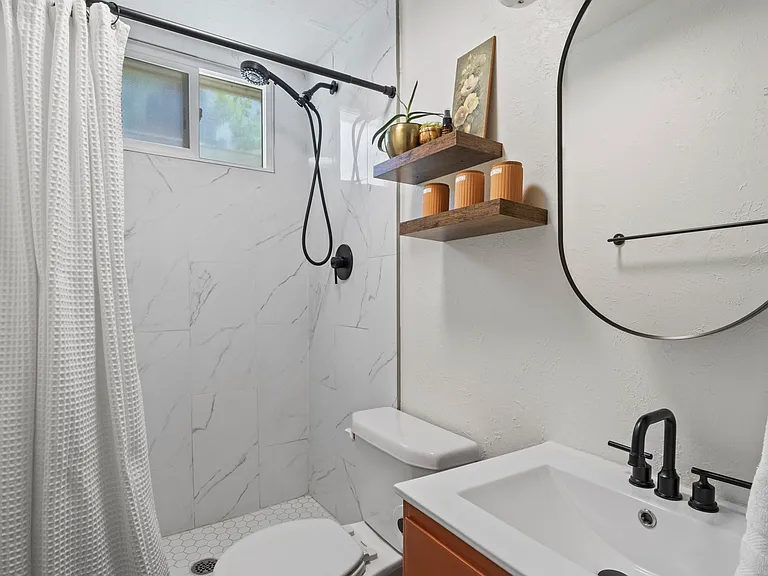 2215 E San Miguel St — Photo 20