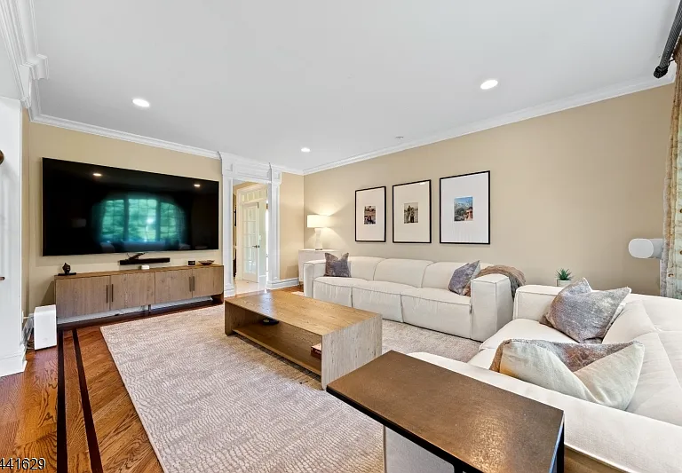 15 Adams Way — Photo 4