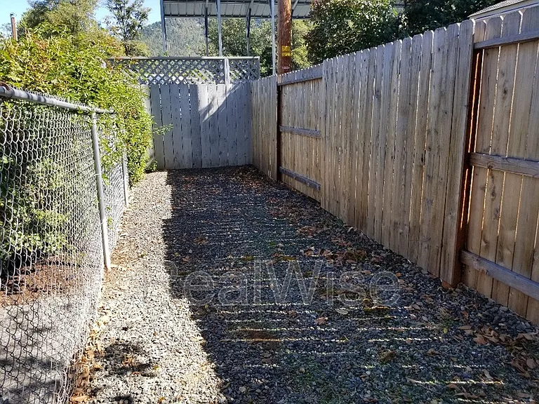 1527 Hamilton Ln — Photo 30