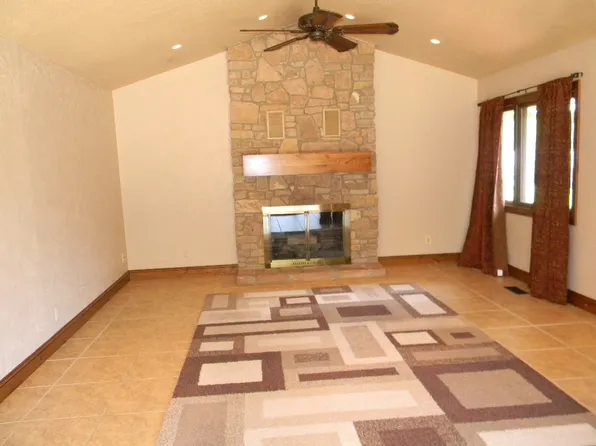 314 Fordham Rd, Manhattan, KS 66503