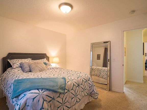 4th image of 3011A S Clark St