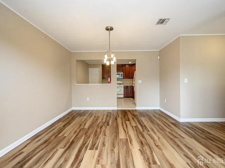 303 Pinelli Dr — Photo 6