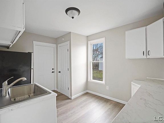 4th image of 1557 Naomi Ave