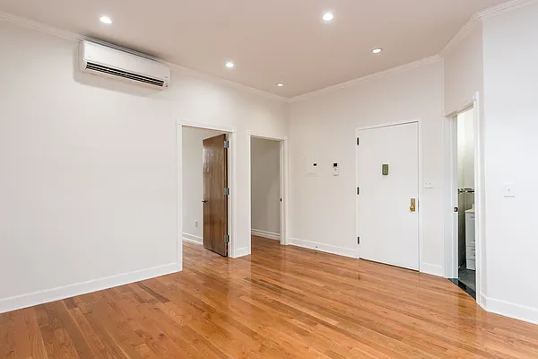 Rented by Nooklyn NYC LLC | media 7