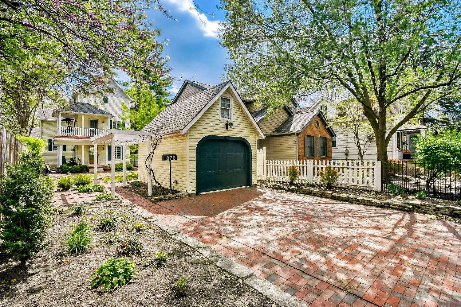 876 Ebner St photo 1
