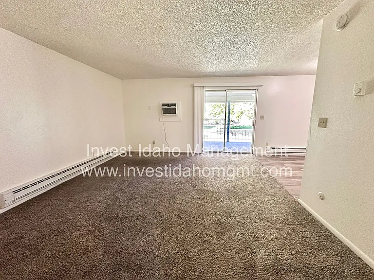3970 Glenn — Photo 2