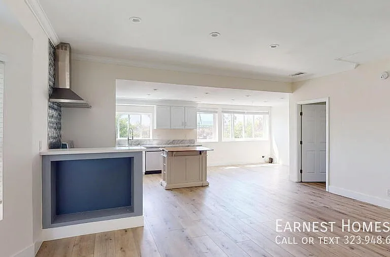 1307 Waterloo St — Photo 3