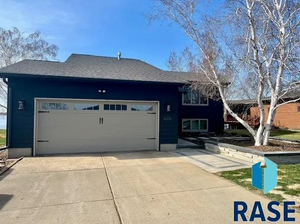 802 Best Point Dr, Madison, SD 57042