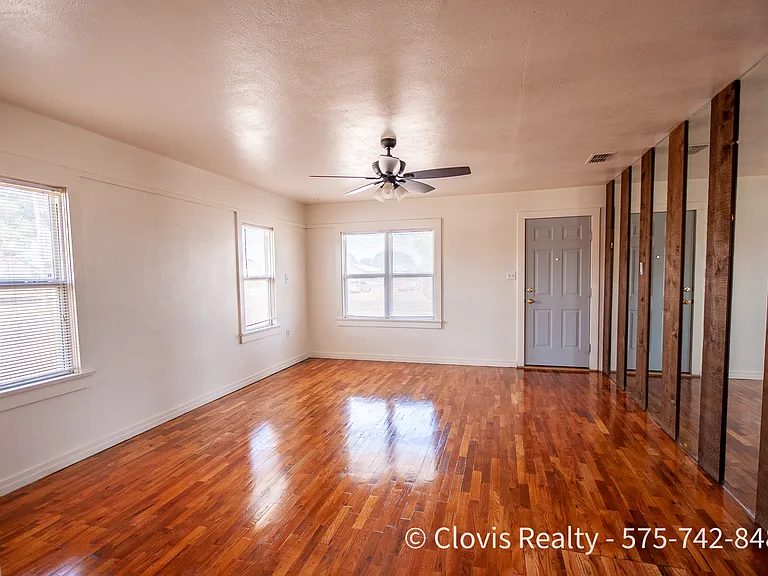 1020 Calhoun St — Photo 3