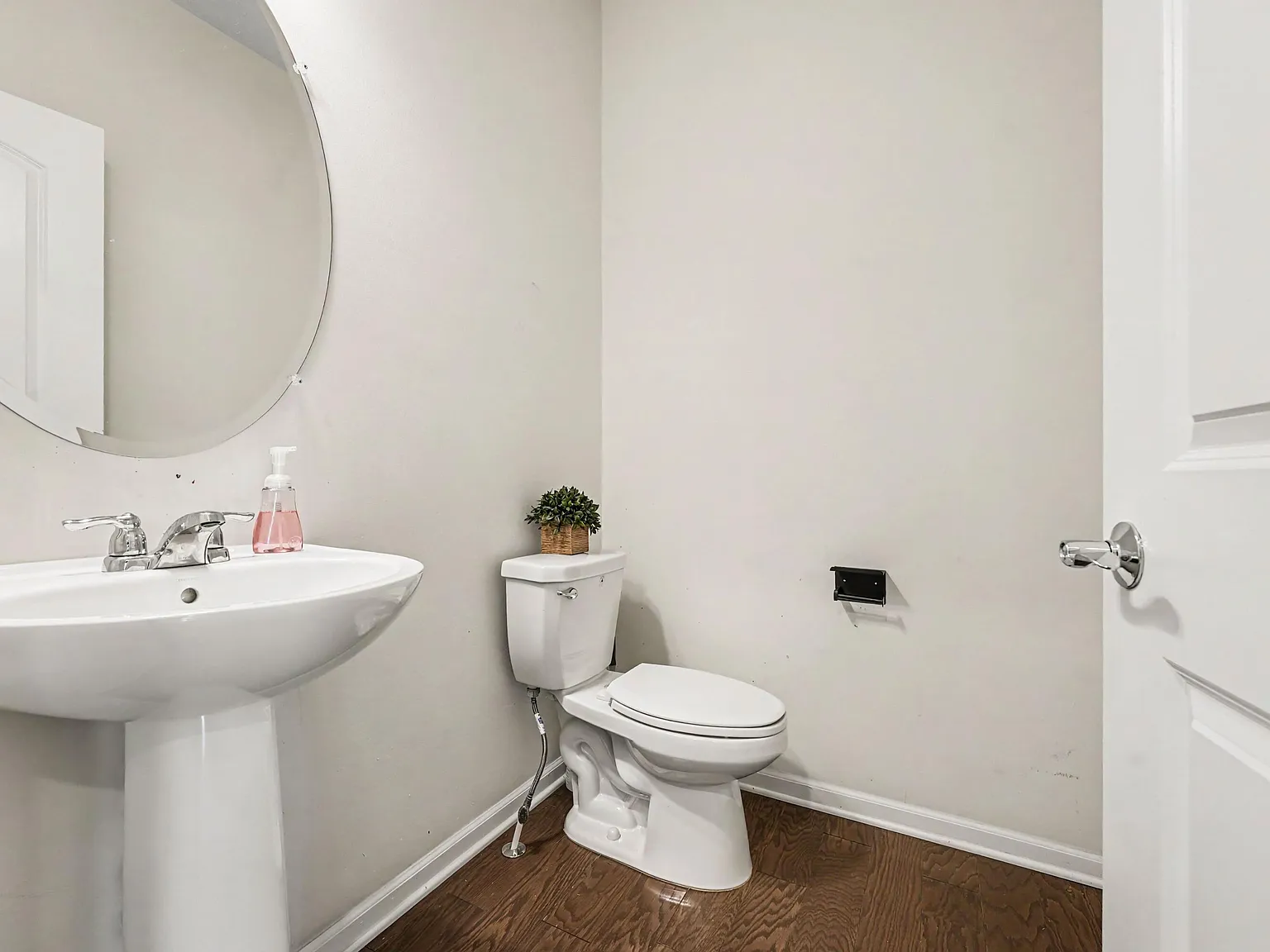 4 bed, 2.5 bath, 2872 sqft, $3,500 — Photo 3