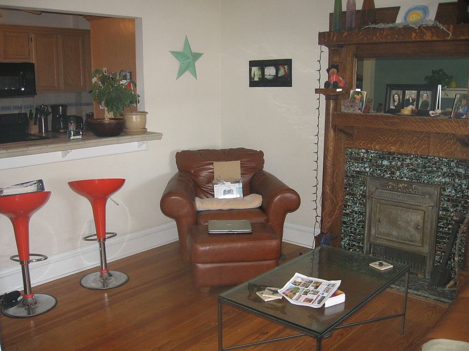 cozy living room w/ kitchen counter