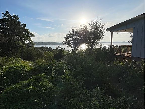 5th image of 2111 Lakeview Dr