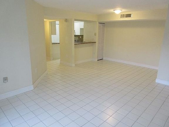 3rd image of 444 NE 206th Ln APT 101