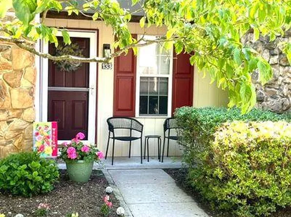 133 Valley Greene Cir, Wyomissing, PA 19610