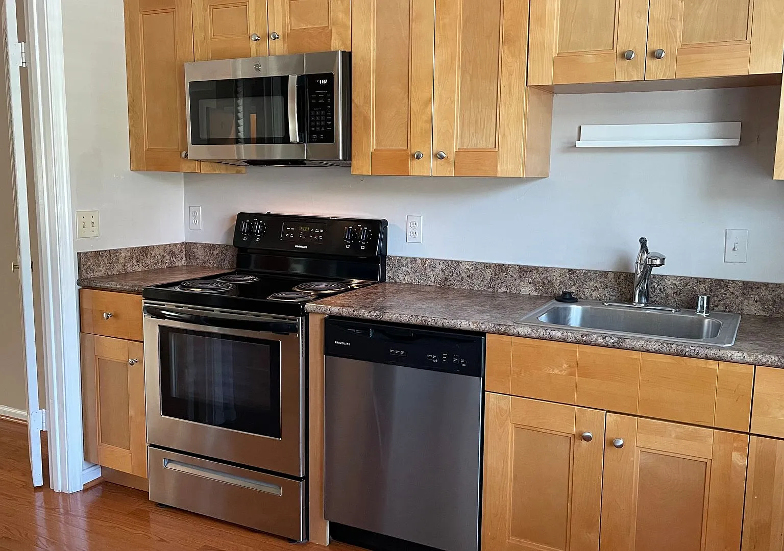 Lake Ridge 3 Bed Townhouse — Photo 2