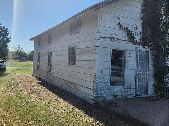 3rd image of 1116 D St