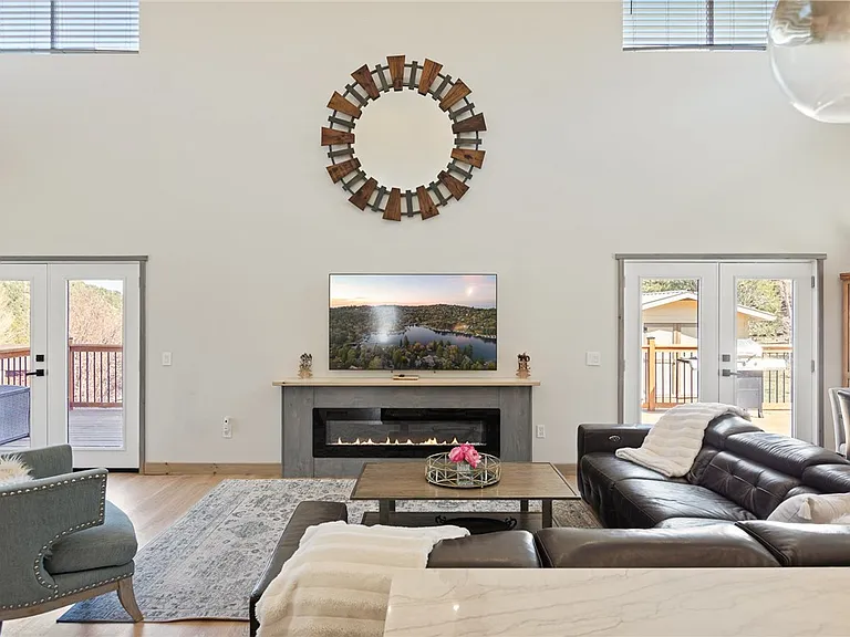 1215 Valley View Dr — Photo 6