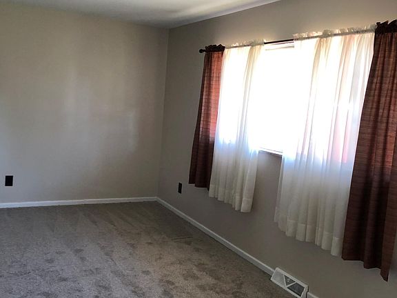 3rd image of 4017 Striebel Ct