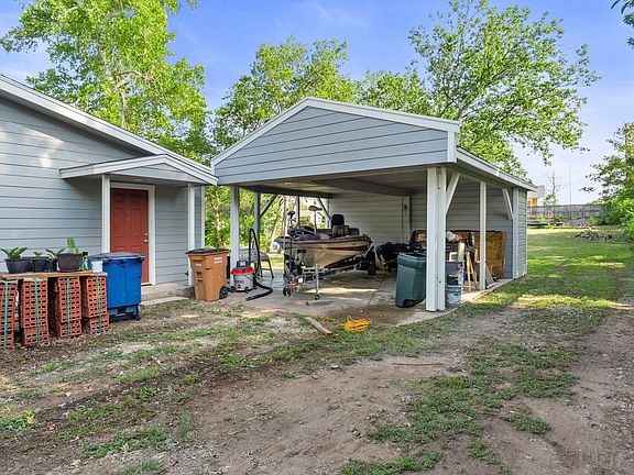 4th image of 1905 Bissel Ln