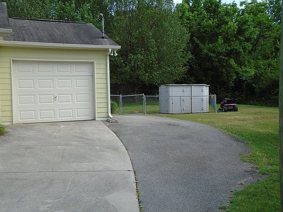 5th image of 704 Whittmore Ln