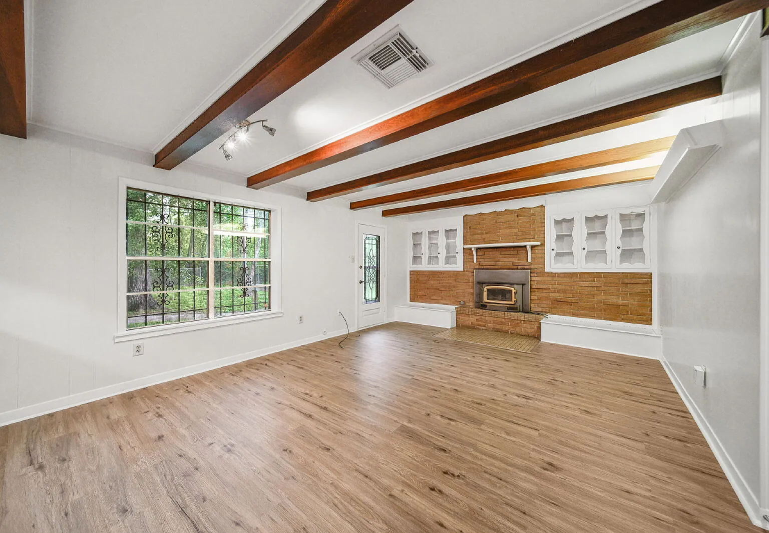 3 bed, 1.0 bath, 1850 sqft, $1,500 — Photo 1