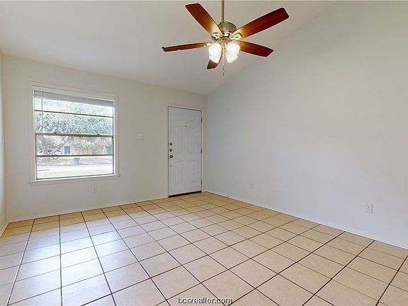 4th image of 3327 Lodgepole Cir