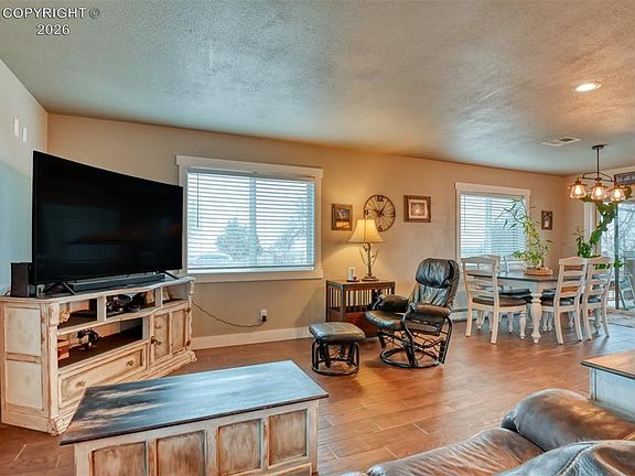 3rd image of 855 Marilyn Dr