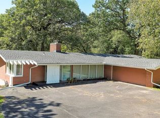 17519 Hickory Hills Rd, Sterling, IL 61081