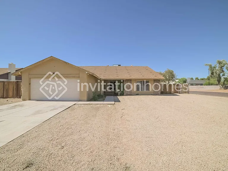 2902 W Sandra Ter — Photo 1