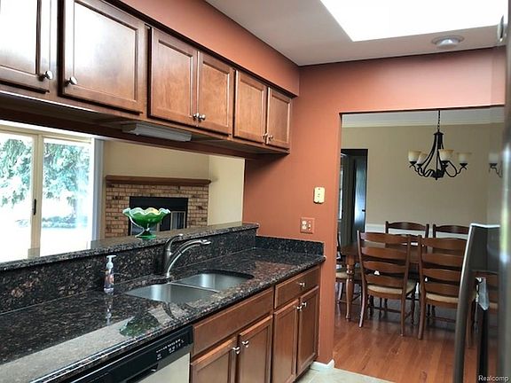 4th image of 14957 Kent Ct