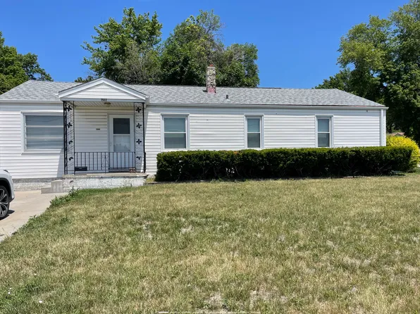 7502 Cass St, Omaha, NE 68114