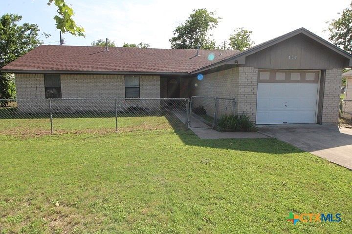1st image of 202 E Reagan Ave