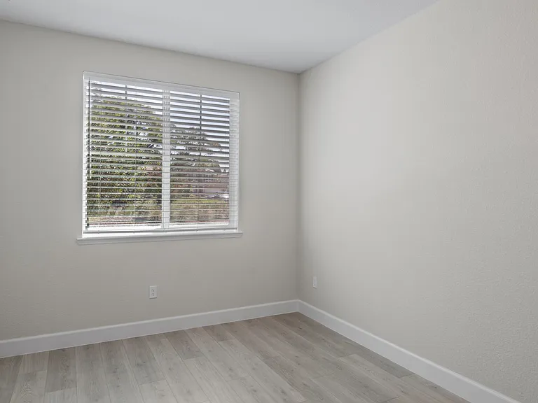 548 Aliki Dr — Photo 32