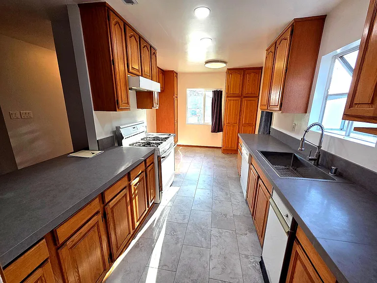 2542 Clarke Ave — Photo 7