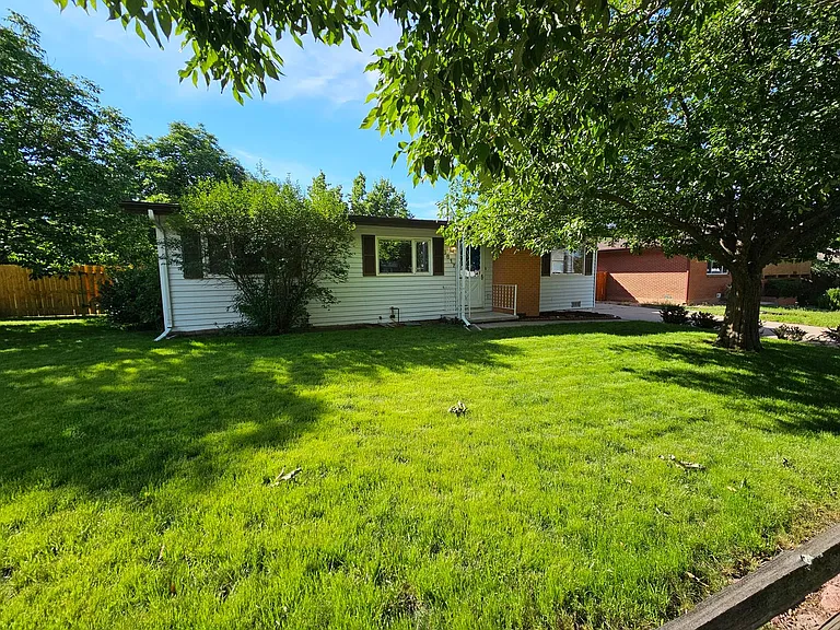 3617 Leeds Ln — Photo 4