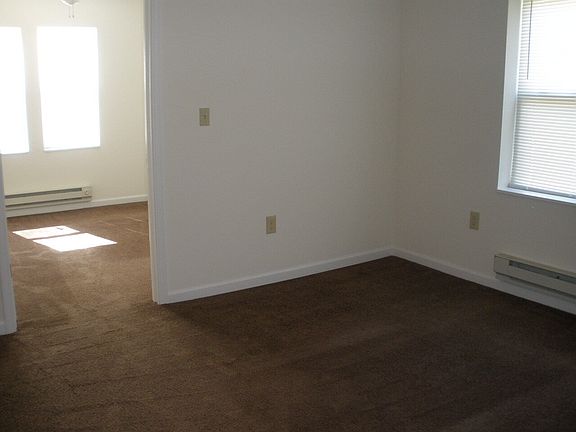 2nd image of 11617 Franklin Blvd #4C