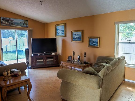 4th image of 1045 Winterberry Ln