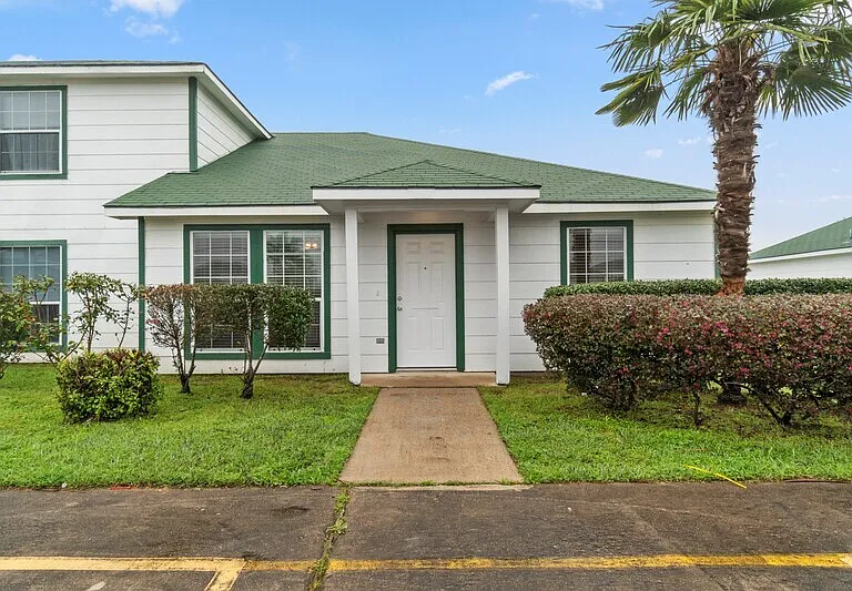 2112 Saint Lucia Calle — Photo 1