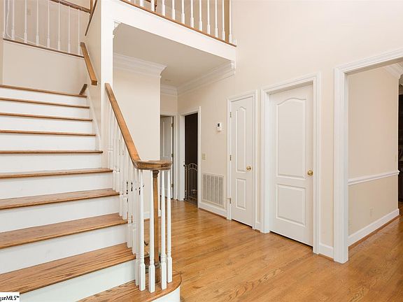 4th image of 204 Sandstone Dr