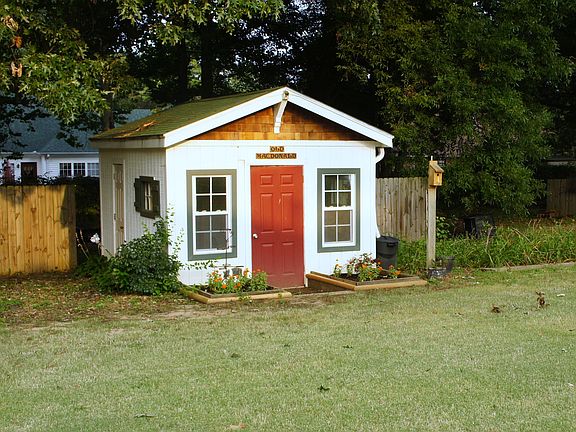 Potting Shed w/Electricity