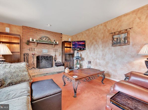 1546 Singer Rd, Wyomissing, PA 19610