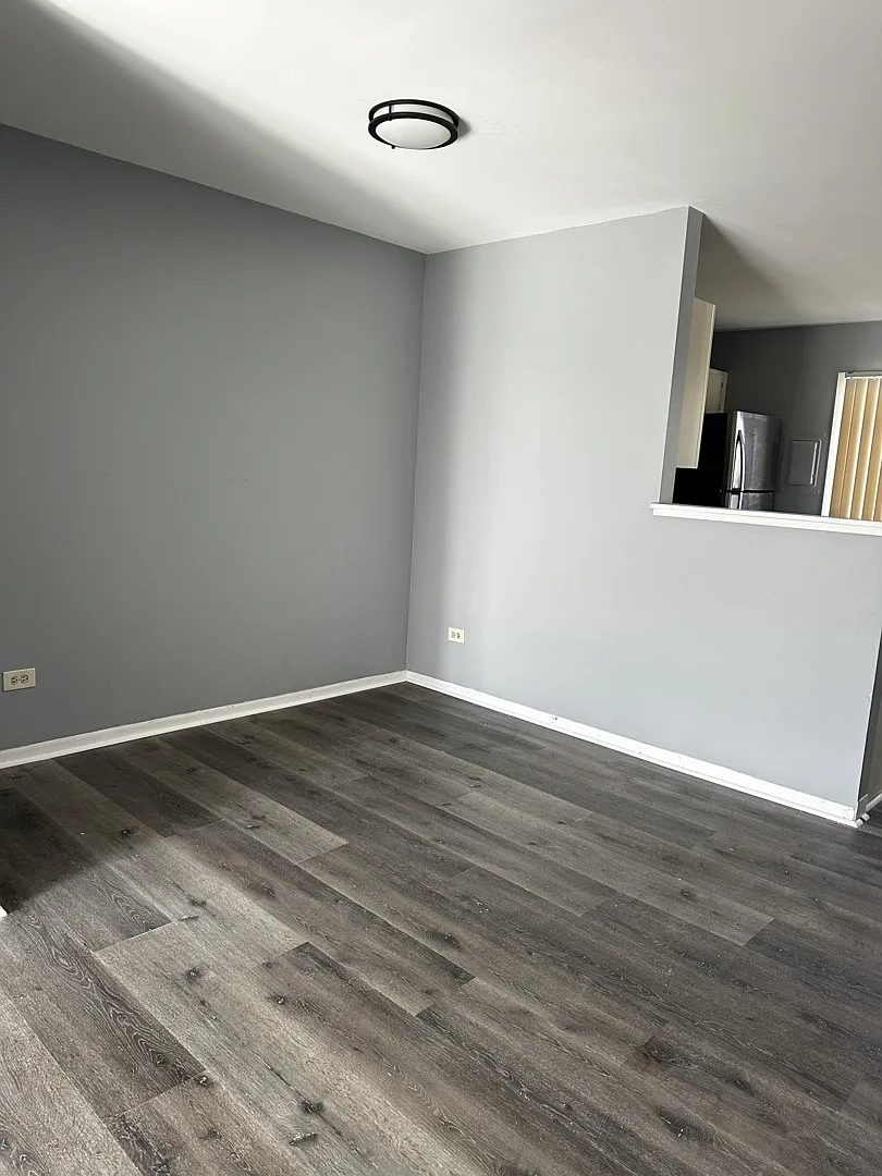 2 bed, 988 sqft, $1,900 — Photo 3