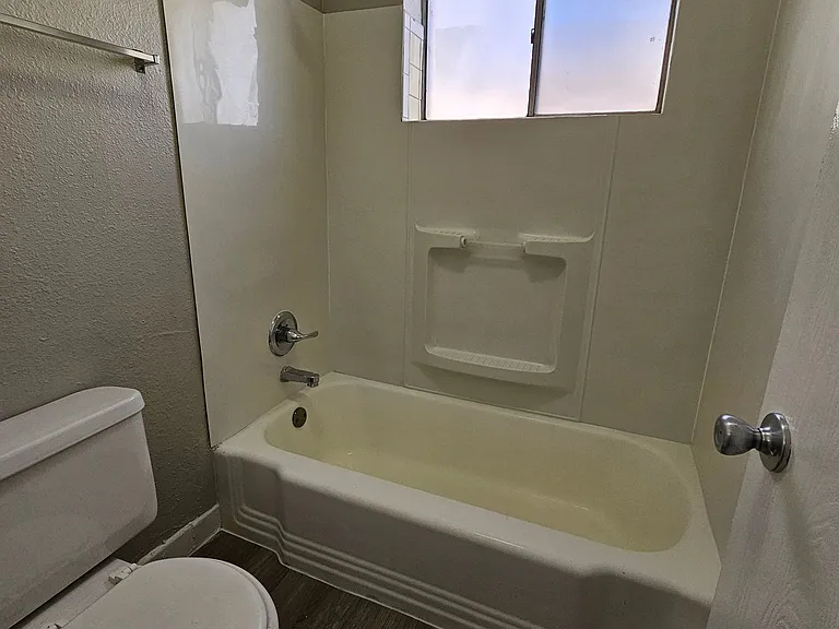 1990 N Beeler St #8 — Photo 17